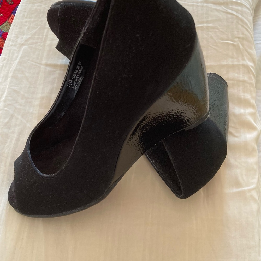 Beautiful , comfortable ladies open toe dress shoes